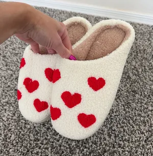 NWOT red heart slippers White Size 9 thumbnail 1