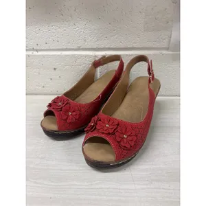 NIB Patrizia 5.5-6 DeeDee Red Faux Leather 3D Floral Slingback Heeled Sandals thumbnail 2