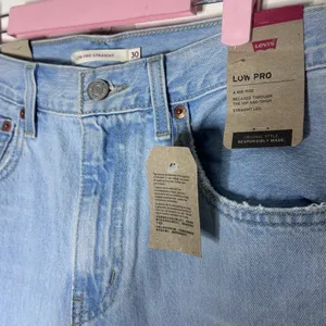 NWT Levi’s Low Pro Midrise Straight‎ Leg Jeans - 30 thumbnail 4