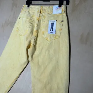 Yellow Pearl-Studded Denim‎ Jeans – Women’s Size L. NWT thumbnail 9