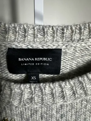 S387. Banana Republic Limited Edition Jeweled Merino Wool Sweater XS Gray thumbnail 2