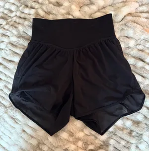 Lululemon hulu mesh high rise yoga shorts thumbnail 1