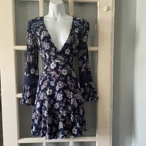 ASTR‎ The Label Floral Dress thumbnail 2