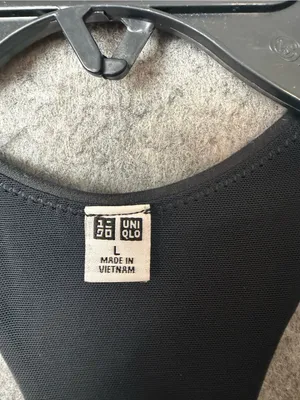 Uniqlo Woman Large Black Racerback Cropped padded tank top thumbnail 2
