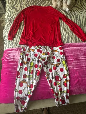 Women’s ' Red Grinchmas Pajama Set thumbnail 4
