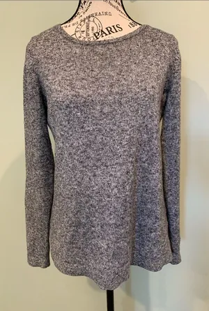 Old Navy Women’s Small Black and Gray Marled Long-Sleeve Pullover Tunic Sweater thumbnail 1