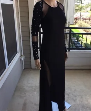 Juss Elegant Black Sheer-Panel Evening Gown stretch thumbnail 4
