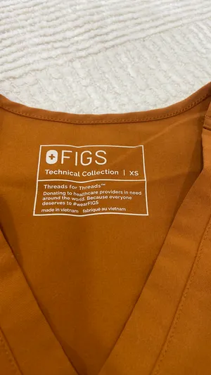 FIGS Scrub Top thumbnail 2