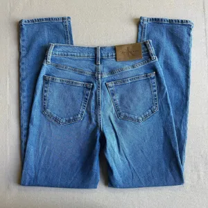 Y2K Calvin Klein Women’s Original Straight Medium Wash Denim Blue Jeans thumbnail 2