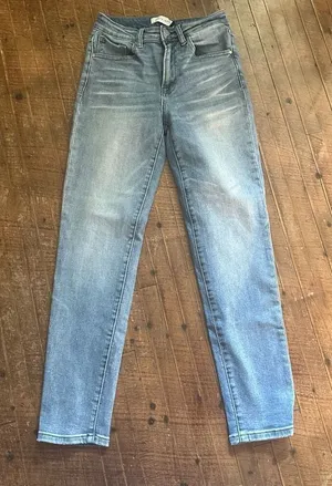 Risen distressed stretchy straight leg 5/27 boutique jeans thumbnail 1