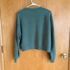 Lululemon Perfectly Oversized Crop Crewneck Women Size 10 Sage Green‎ Pullover thumbnail 2
