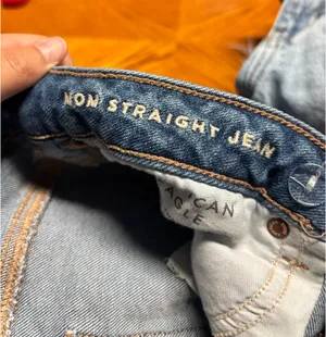American Eagle Mom Straight Jeans thumbnail 2