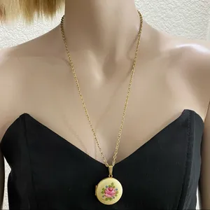 Vintage Hand-painted Flower Enamel Victorian Locket Necklace thumbnail 7