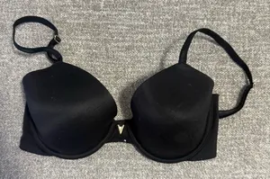 32DD Victoria's Secret Bra thumbnail 1