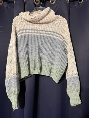 Turtle Neck Crop Sweater Size M thumbnail 2