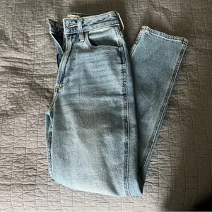 Hollister mom jean thumbnail 1