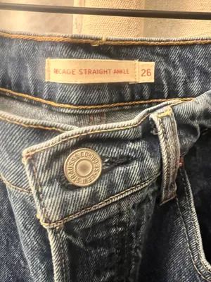 Levi's Ribcage Straight Ankle Jeans thumbnail 3
