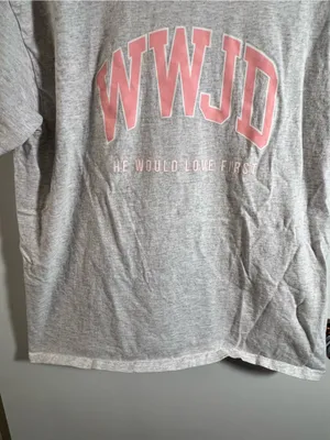 Gildan Ultra Cotton Unisex Size Large T-Shirt Gray Light Pink WWJD He Would Love thumbnail 3