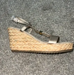 Good Wedge Heels thumbnail 3