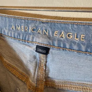 American Eagle Low-Rise Ultra Wide Leg Jeans Size 4 Light Wash Denim thumbnail 5