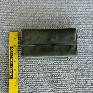 Vintage Amity Olive Green Leather Wallet Clutch Purse thumbnail 3