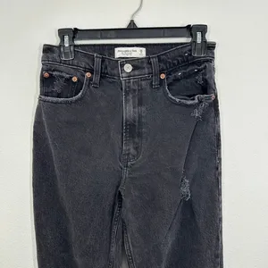 Abercrombie & Fitch Size 26 90s Straight Ultra High Rise Distressed Black Jeans thumbnail 2
