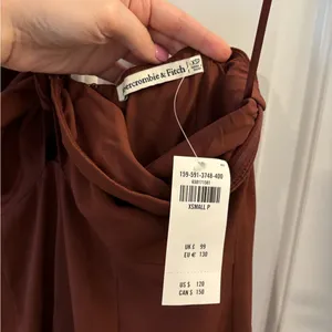 Abercrombie and Fitch Knot-Front Cutout Halter Midi Dress thumbnail 5