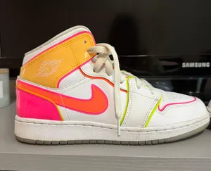 Nike Jordan 1 Mid Edge Glow thumbnail 1