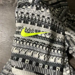 Nike Pro Women’s Hyperwarm Half-zip Training Top‎ Sz Medium Grey Black thumbnail 5