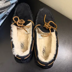 UGG Dakota Moccasin Black Women Size 9 thumbnail 5