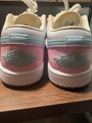 Air Jordan Nike women’s low SE Paw Print Pink Foam thumbnail 4