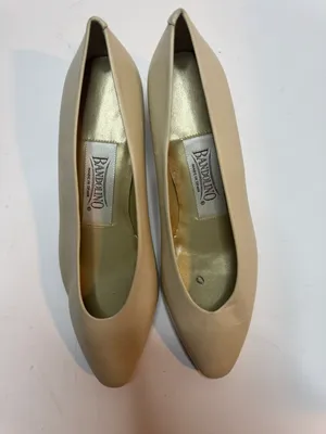 Bandolino Kitten Heels Size 6.5 thumbnail 2