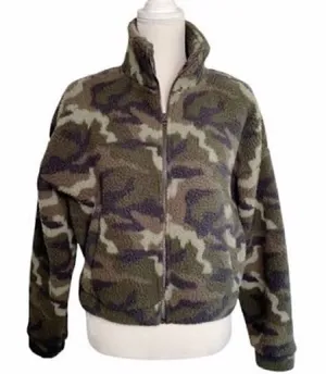 ✨ American Eagle Women’s Camo Fleece Sherpa Teddy Cropped Jacket✨ thumbnail 1