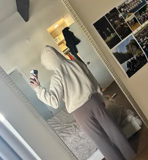Comfrt Hoodie thumbnail 2
