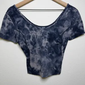 Lululemon Women Align Tee Top 4 Diamond Dye Lunar Rock True Navy Cropped T-Shirt thumbnail 1