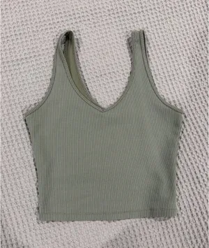 Hollister Tank thumbnail 1