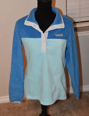 Columbia blue 1/4 button fleece, no signs of wear size medium thumbnail 1
