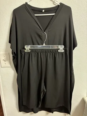 Source Unknown 2 piece Black V-Neck Top and Elastic Waist Shorts Set XL thumbnail 2