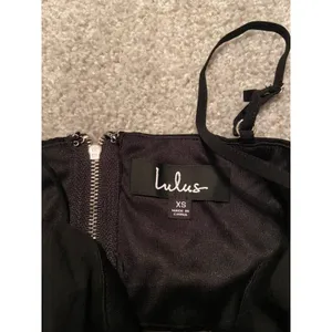 Lulus black crop top zip back‎ xs thumbnail 2