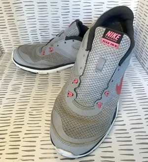 Nike FLEX‎ TR5 women’s size 8 GRAY PINK thumbnail 1