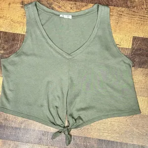 Heart and Hips Green V Neck Knot Front Crop Tank Top Size Medium thumbnail 3