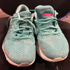 Nike Zoom Invincible Run 2 Women's Aqua and Pink Athletic Shoes thumbnail 5
