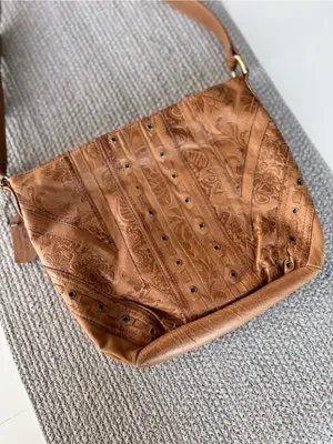 Vintage 90s Cabin Creek Tan Tooled Leather Studded Purse thumbnail 4