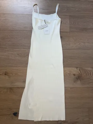 Brand new Urban Outfitters White maxi dress with side slit thumbnail 5