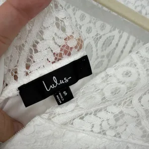 Lulus White Lace Mock Neck Short Sleeve Sheath Dress Size S Bridal Formal‎ thumbnail 4