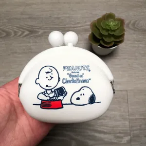 snoopy charlie brown peanuts silicone pochi pouch thumbnail 1
