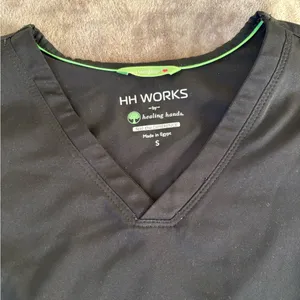 Healing Hands HH Works Black V-Neck 2 Pocket Scrub Top thumbnail 4