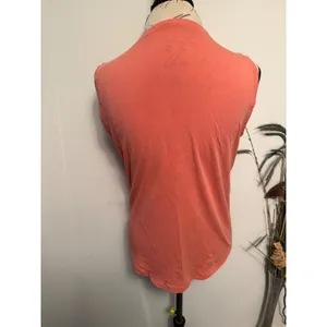 Lululemon Sleeveless Muscle Tank Top Coral Pink Crew Neck Womens Size 6‎ thumbnail 3