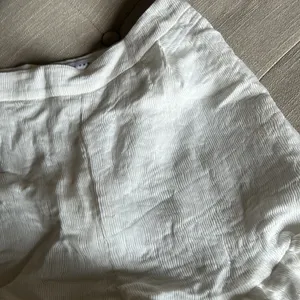 NWT‎ Endless Rose White Flutter Hem Textured Shorts thumbnail 4
