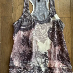 FANG Women's Floral Paisley Tank Top - Purple and White thumbnail 4